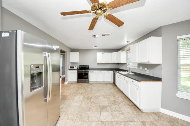 2326 Brookney Street, Pearland, TX 77584