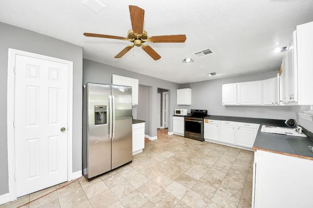 2326 Brookney Street, Pearland, TX 77584