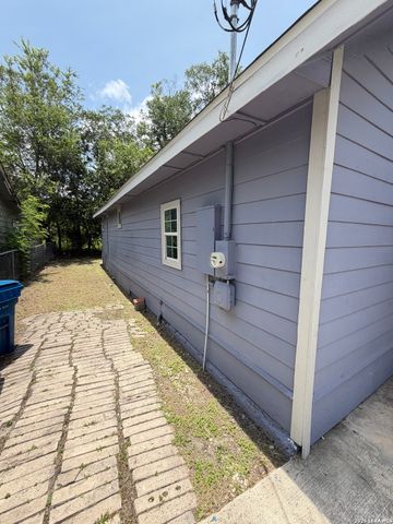 1812 Ruiz St, San Antonio, TX 78207