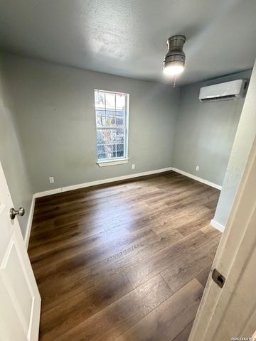 1812 Ruiz St, San Antonio, TX 78207