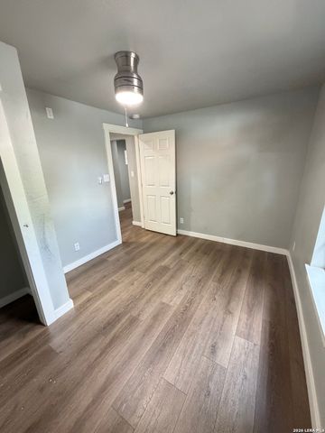 1812 Ruiz St, San Antonio, TX 78207