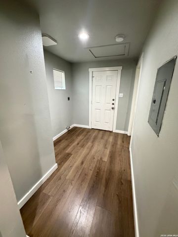 1812 Ruiz St, San Antonio, TX 78207