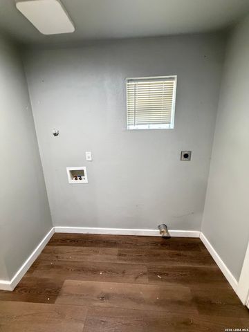 1812 Ruiz St, San Antonio, TX 78207