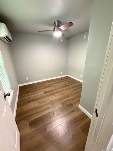 1812 Ruiz St, San Antonio, TX 78207