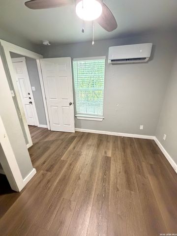 1812 Ruiz St, San Antonio, TX 78207
