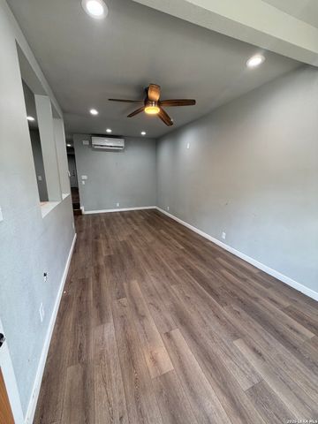 1812 Ruiz St, San Antonio, TX 78207