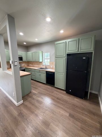 1812 Ruiz St, San Antonio, TX 78207