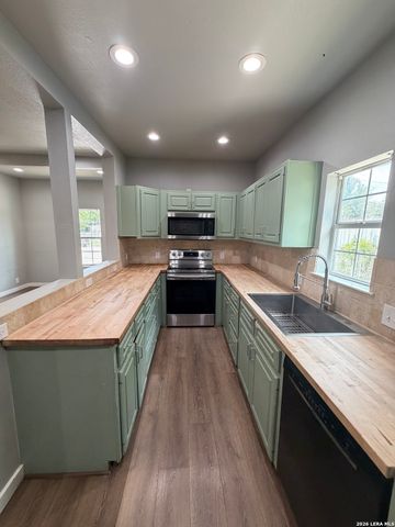 1812 Ruiz St, San Antonio, TX 78207