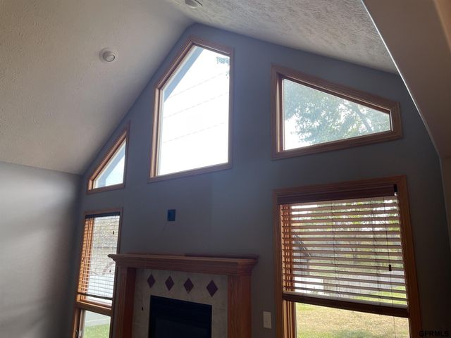 19921 Farnam Street, Omaha, NE 68022