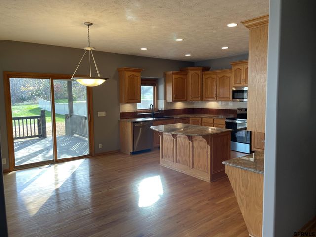 19921 Farnam Street, Omaha, NE 68022