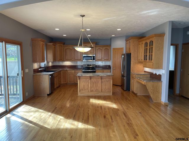 19921 Farnam Street, Omaha, NE 68022