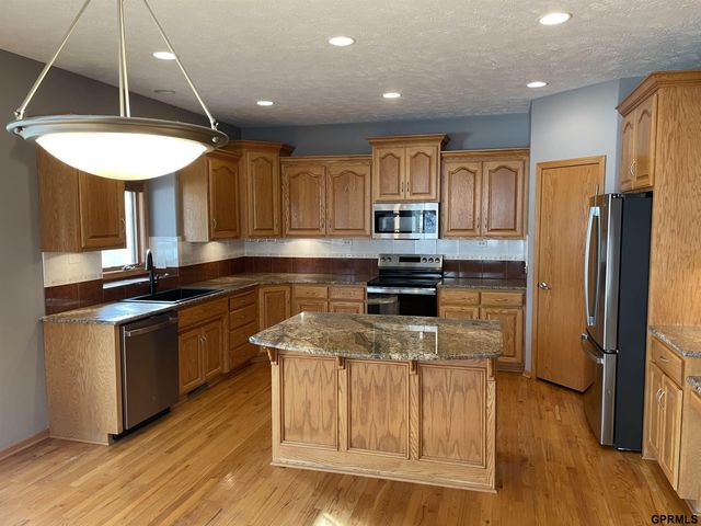 19921 Farnam Street, Omaha, NE 68022