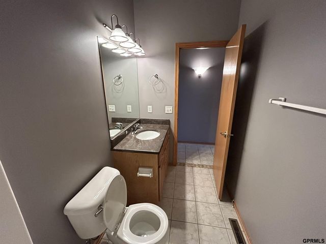 19921 Farnam Street, Omaha, NE 68022