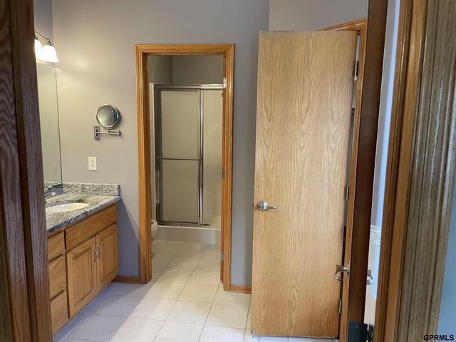 19921 Farnam Street, Omaha, NE 68022