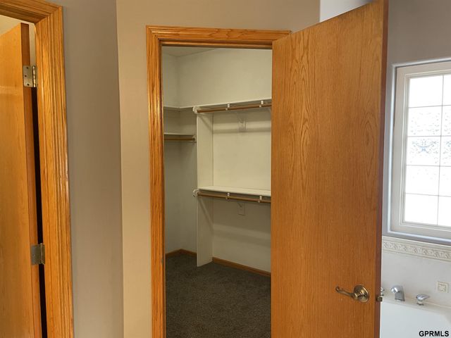 19921 Farnam Street, Omaha, NE 68022