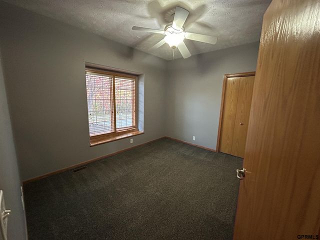 19921 Farnam Street, Omaha, NE 68022