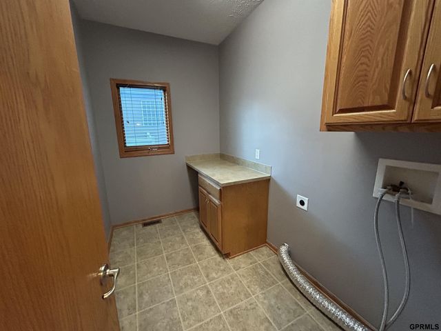 19921 Farnam Street, Omaha, NE 68022