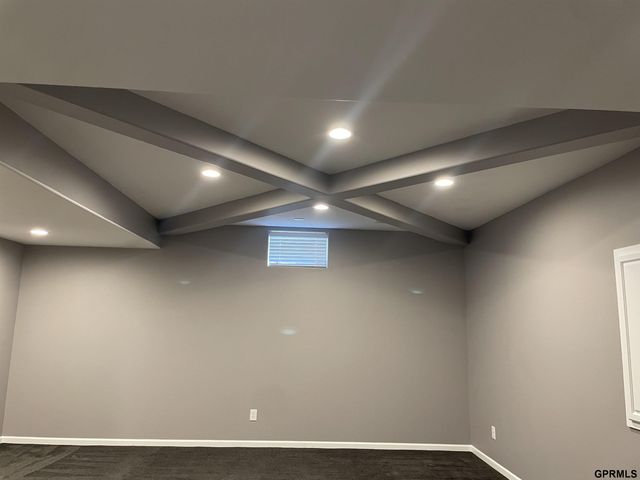 19921 Farnam Street, Omaha, NE 68022