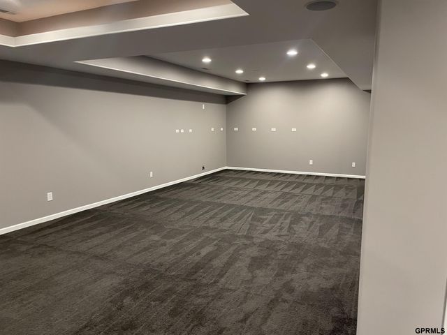 19921 Farnam Street, Omaha, NE 68022