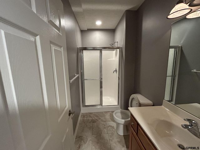 19921 Farnam Street, Omaha, NE 68022