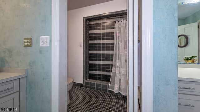 460 Laurel Ln, Kinnelon Boro, NJ 07405