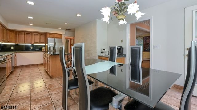 460 Laurel Ln, Kinnelon Boro, NJ 07405