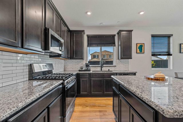 976 Garzas St, Lathrop, CA 95330