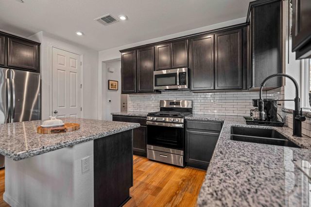 976 Garzas St, Lathrop, CA 95330