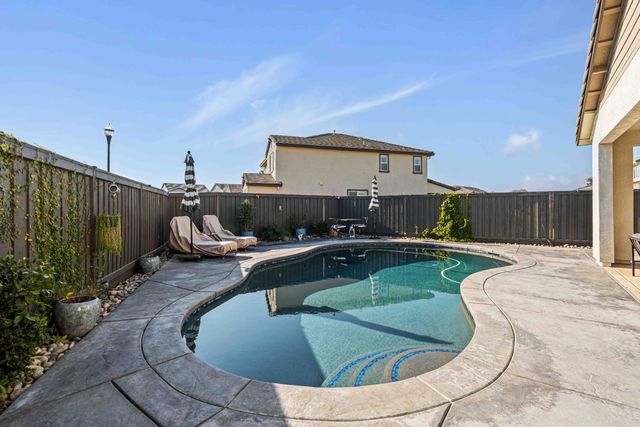 976 Garzas St, Lathrop, CA 95330