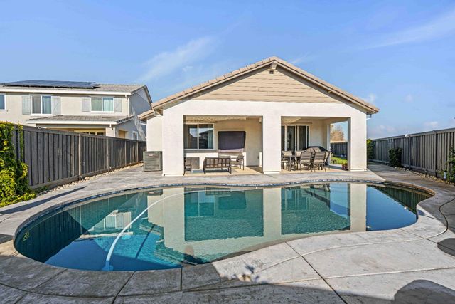 976 Garzas St, Lathrop, CA 95330