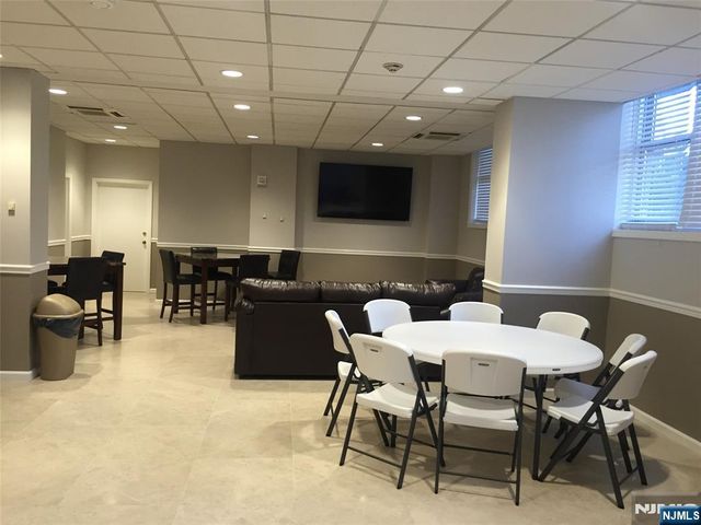 2000 Linwood Avenue 21S, Fort Lee, NJ 07024