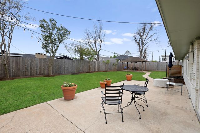 1426 Freedonia Drive, Houston, TX 77055