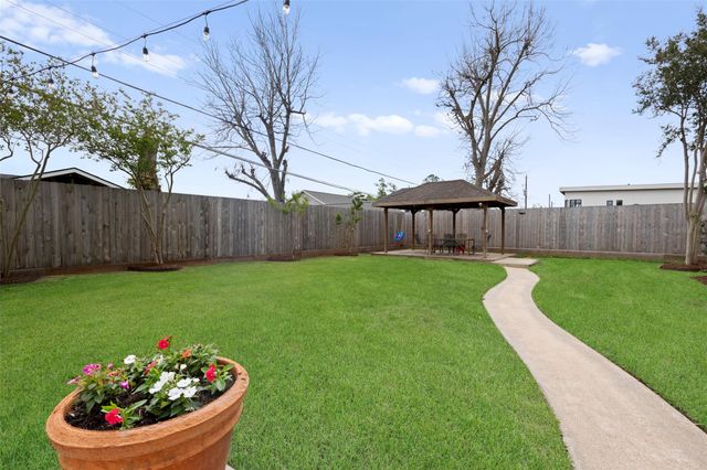 1426 Freedonia Drive, Houston, TX 77055