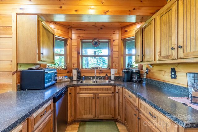 44 Riverside Drive, Whittier, NC 28789