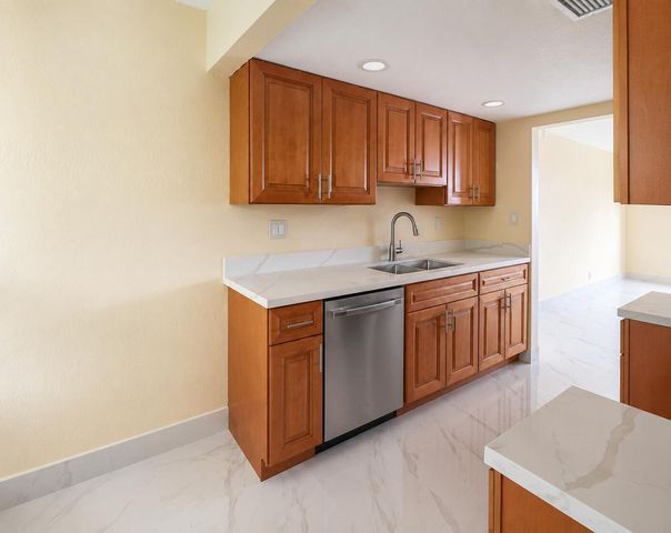 3101 NW 47th Terrace 335, Lauderdale Lakes, FL 33319