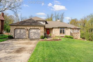 2527 Munster Road, Rochester Hills, MI 48309