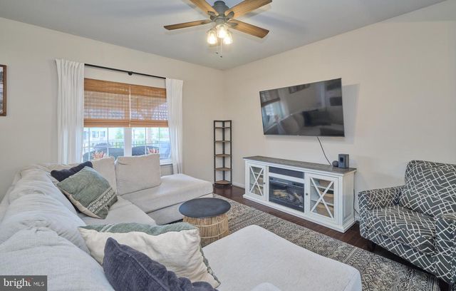 2232 SUNNYVALE DR, Pennsburg, PA 18073