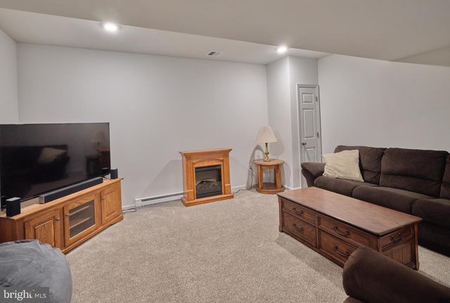 2232 SUNNYVALE DR, Pennsburg, PA 18073