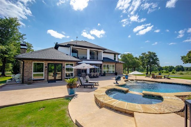 2366 Clubhouse Drive, Blanchard, OK 73010