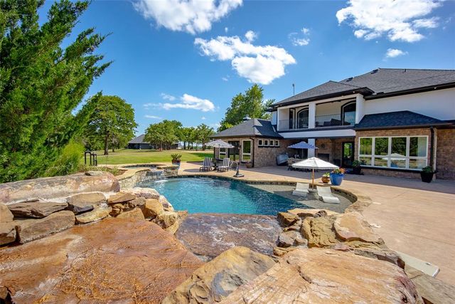 2366 Clubhouse Drive, Blanchard, OK 73010