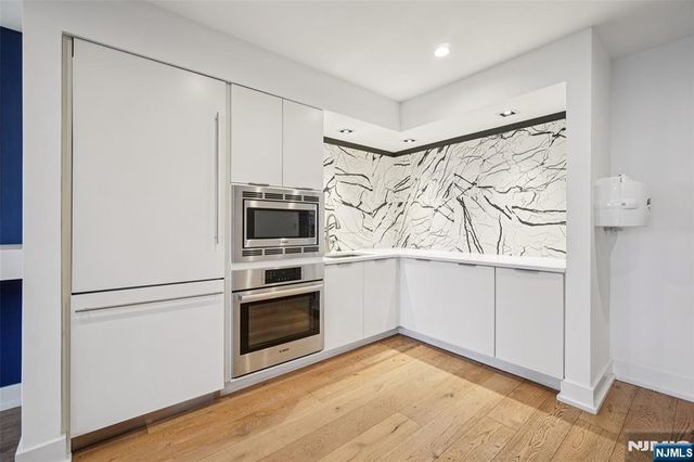 389 Washington Street 21A, Jersey City, NJ 07302