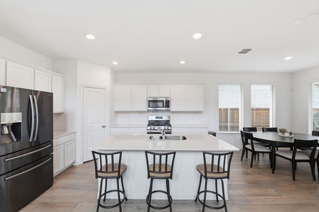 1269 Western Yarrow Drive, Justin, TX 76247