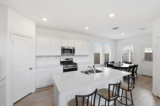 1269 Western Yarrow Drive, Justin, TX 76247