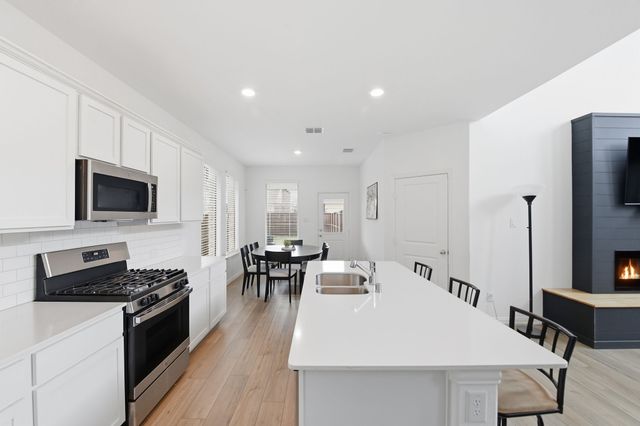 1269 Western Yarrow Drive, Justin, TX 76247