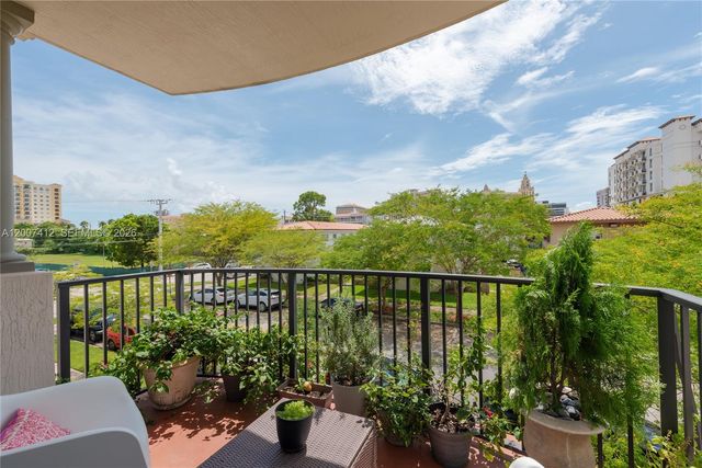 1650 Galiano St TH14, Coral Gables, FL 33134