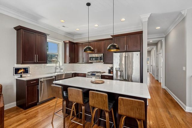 210 N Halsted Street 4, Chicago, IL 60661