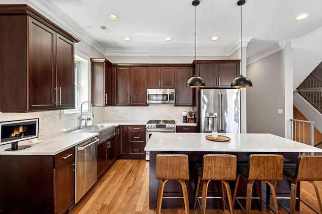 210 N Halsted Street 4, Chicago, IL 60661