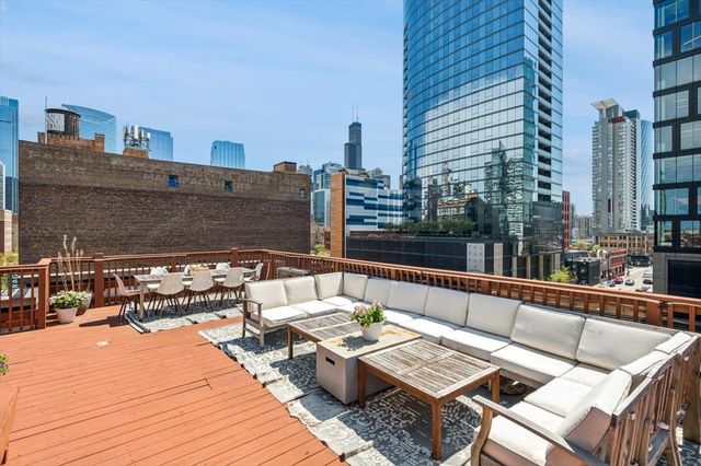 210 N Halsted Street 4, Chicago, IL 60661