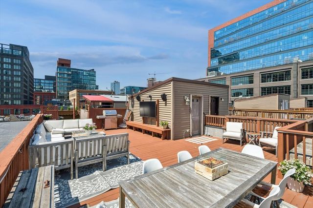 210 N Halsted Street 4, Chicago, IL 60661