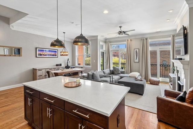 210 N Halsted Street 4, Chicago, IL 60661